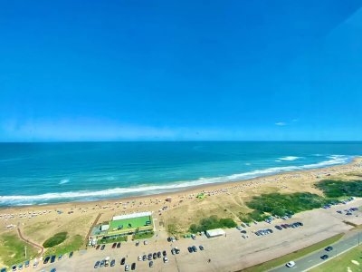 Hermoso Departamento en venta con agradable vista al Mar. Torre Lobos.