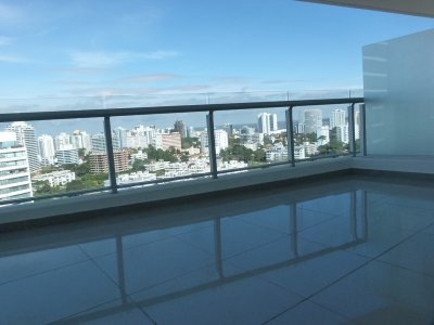 Vende Elegante apartamento de 3 dormitorios a solo metros del mar en Brava  Punta del Este