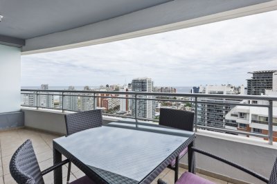 Vende apartamento en Brava Punta del Este de 3 Dormitorios.