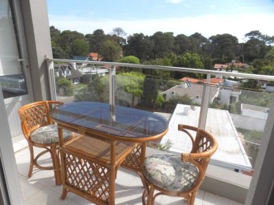 Vende apartamento de 1 dormitorio, balcón con excelente vista en Roosevelt- Punta del Este