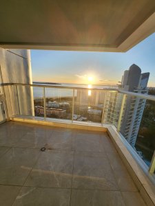 Vende apartamento en Miami Boulevard II, Piso muy alto de 2 dormitorios, Punta del Este 