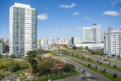 Hermoso Departamento en venta y alquiler Alexander Boulevard. Punta del Este.