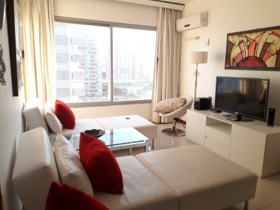 Alquila y vende apartamento de 1 dormitorio en peninsula Punta del Este.