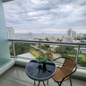 Apartamento en venta en torre One, 1 dormitorio amueblado, vista al mar, playa brava 