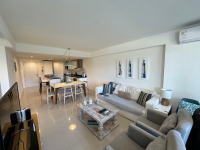 Vende en Punta del Este, apartamento de 3 dormitorios con vista a Agradable entorno.