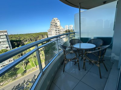 En venta apartamento de 3 dormitorios en Roosevelt, Punta del Este.