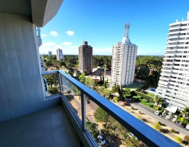 Departamento de 2 dormitorios y medio sobre Roosevelt, PUNTA DEL ESTE