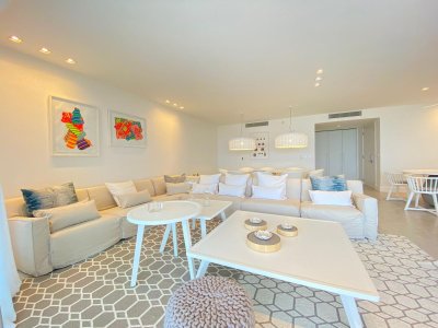 En venta Apartamento en Rincón del Indio - Punta del Este, Frente al Mar de 4 dormitorios. 