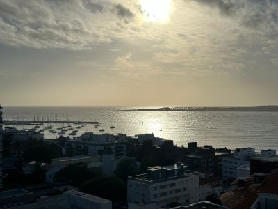 Vende apartamento de 3 dormitorios en Torre Gattas, Punta del Este 