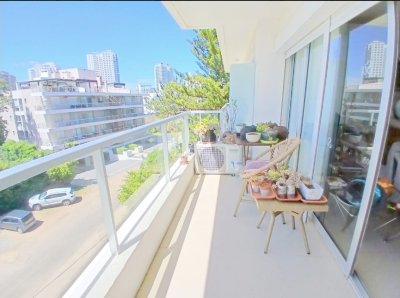 En venta apartamento de 1 dormitorio con terraza privada, parrillero privado en Aidy Grill, Punta del Este 