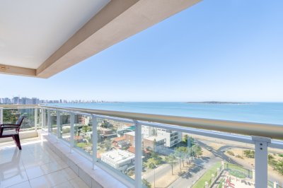 En venta apartamento de 3 dormitorios en suite en Punta del Este