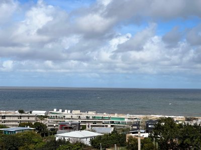 Monoambiente en venta en Punta Del Este  con vista al mar