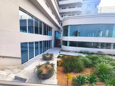 Exclusivo Apartamento de 2 Dormitorios Con Piscina en Carrasco,Montevideo! 