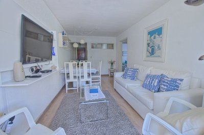 En venta departamento de 2 dormitorios, en Peninsula Punta del Este. 
