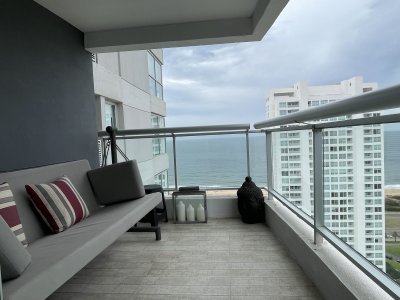 Vende apartamento de 2 dormitorios con vista al mar en Brava Punta del Este