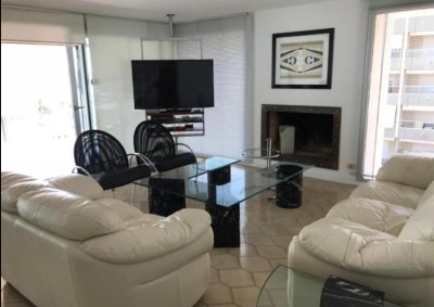 Vende apartamento con vista al mar en Peninsula, Punta del Este