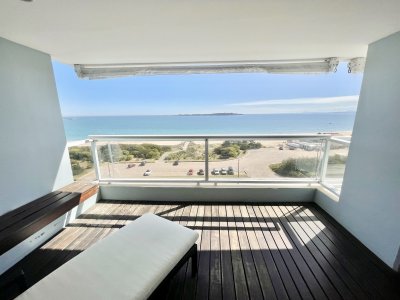 En venta departamento de 3 dormitorios en suite, con vista al mar, Mansa en Punta del Este.