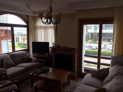 Apartamento de 3 dormitorios en Mansa Punta Del Este 