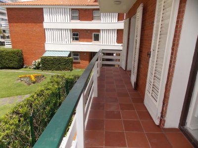 Vende Apartamento en Península - Punta del Este de 3 Dormitorios con balcon