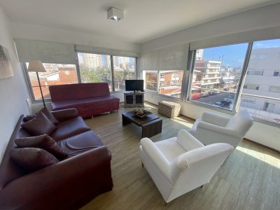 Departamento de 2 dormitorios en venta en Peninsula, Punta del Este
