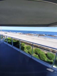 Vende apartamento con excelente vista, a metros del mar en Peninsula, de 2 dormitorios.