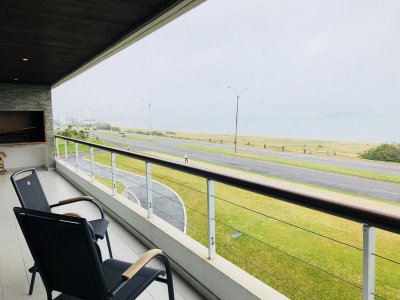 Venta Departamento en Playa Mansa primera linea frente al Mar 