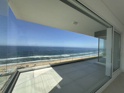 Vende apartamento de 4 dormitorios en Torre Le Parc, Punta del Este.