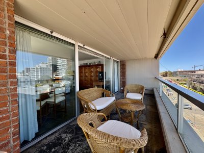 En venta apartamento de 4 dormitorios con vista al puerto en Península, Punta del Este