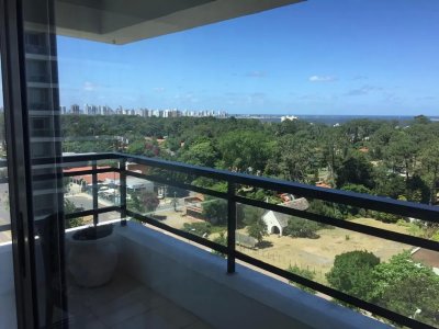 Venta Apartamento sobre Av. Roosevelt, Punta del Este con linda vista