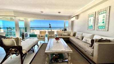 Apartamento de 4 dormitorios en venta, Brava - Punta del Este.
