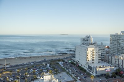 Departamento en venta en Edif. El Torreon  frente al mar, 3 dormitorios.