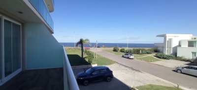 Apartamento en venta, frente al mar, playa mansa, 1 dormitorio