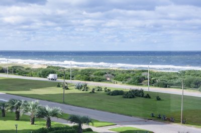 Hermoso departamento en venta frente al mar en Torre Le Parc