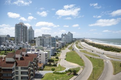 Espectacular apartamento con vistas de primera linea reciclado, playa brava, 3 dormitorios!!