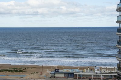 Venta Apartamento 3 dormitorios en torre de jerarquía, Imperiale zona Brava, parada 1, Punta del este.
