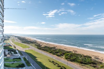 En venta apartamento de 3 dormitorios en suite, con vista al mar en Brava Punta del Este