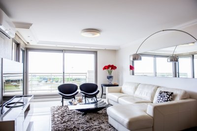 Apartamento de 3 dormitorios en Torre Imperiale ,  Playa brava Punta Del Este 