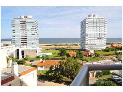 Venta Apartamento de 3 dormitorios en Playa Brava, Punta del Este