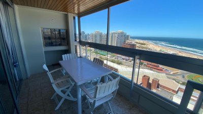 Apartamento en venta de 3 dormitorios en Primera linea de Playa Mansa , Punta del este 