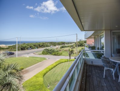 Vende apartamento en aplaya Brava de 3 dormitorios en suite con vistas espectaculares. Excelente oportunidad 