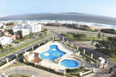 Departamento de 3 dormitorios en venta, torre de jerarquia  frente al mar.