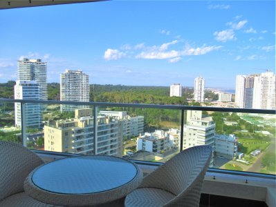 En venta espectacular Apartamento en Brava- Punta del Este de 2 dormitorios.