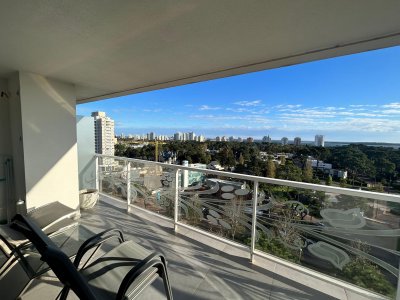 Apartamento en Venta de 2 dormitorios en Av. Roosevelt , Punta del este 