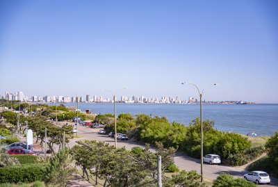 Se vende apartamento de 3 dormitorios en Edificio Horizonte, Playa Mansa, Punta del Este 