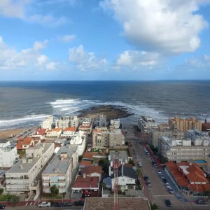 Apartamento de 3 dormitorios en venta en Punta del Este, vista al puerto.