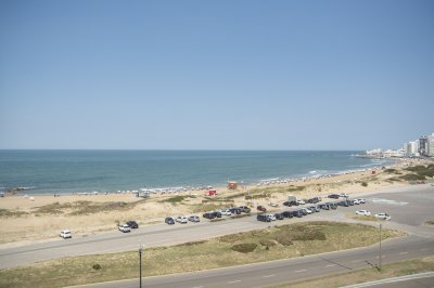 Oportunidad imperdible en primera linea a la brava, hermoso departamento.