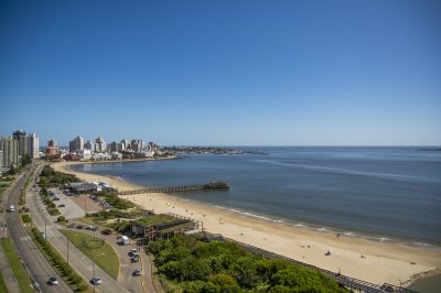 Departamento de 3 dorm + dep en venta en Torre Millenium. Punta del Este. 