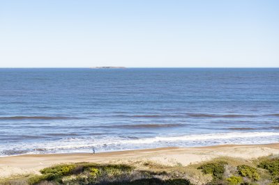Torre Premium frente al mar, departamento de 3 dormitorios mas dep en venta, Punta del Este