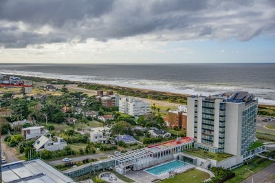 Departamento en piso alto, Quartier del Mar, en venta.