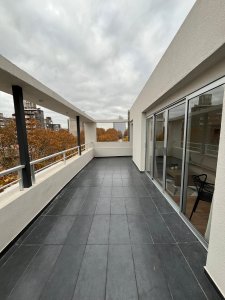 Vende apartamento de 1 dormitorio Penthouse en Parque Rodo, Montevideo